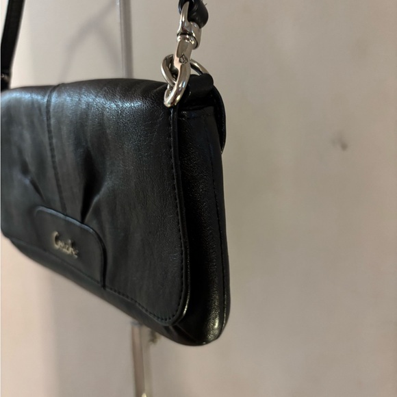 Coach Black Shoulder Bag Converts to Wristlet with Pleated Design Hang Tag EUC - Picture 4 of 9